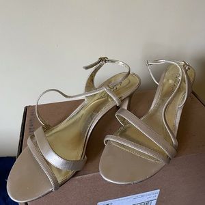 Women’s formal sandal heel shoe (gold, size US 8/EU 40)